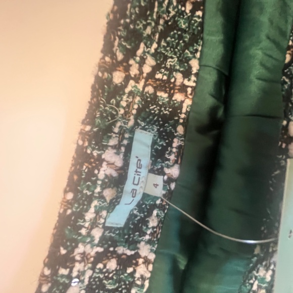 La Cite plaid green skirt. - Picture 5 of 6